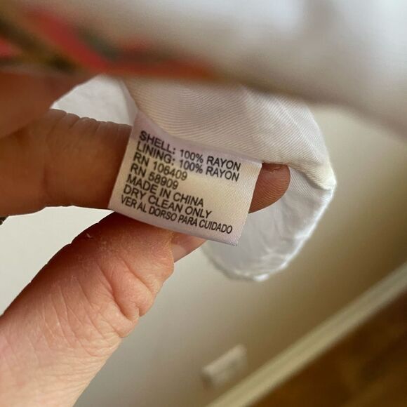 Gianni Bini White Sleeveless Tank with Aztec print sz S - Picture 4 of 4